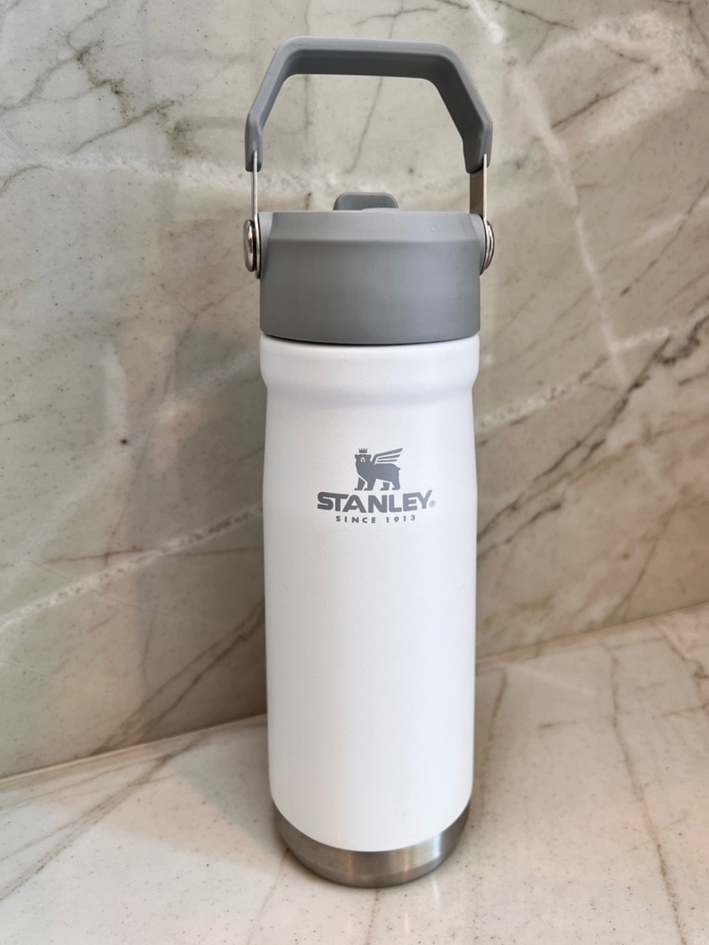 STANLEY IceFliow Flip Straw 22 oz White Water Bottle Tumbler Leak Resistant